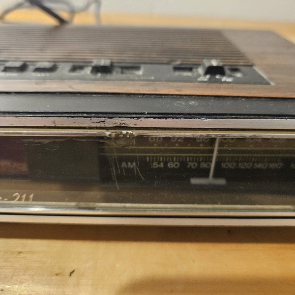 Realistic Chronomatic 211 WoodGrain Digital Alarm Clock AM&FM Radio-Tested&Works - Picture 5 of 8